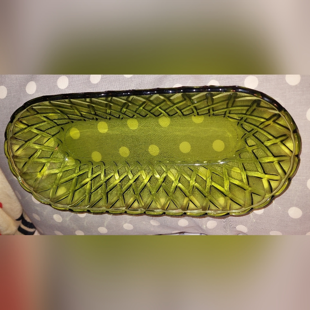 Indiana Glass Avacodo Green Pretzel Celery Dish EUC